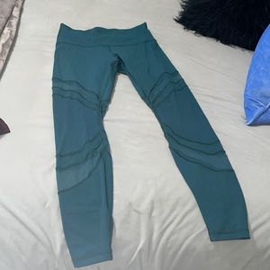 Size 10 trendy lululemon leggings mesh pattern